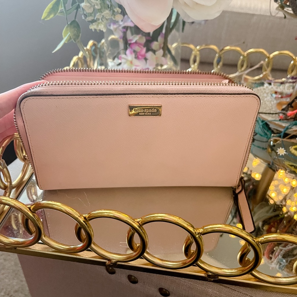 Pink zipped wallet